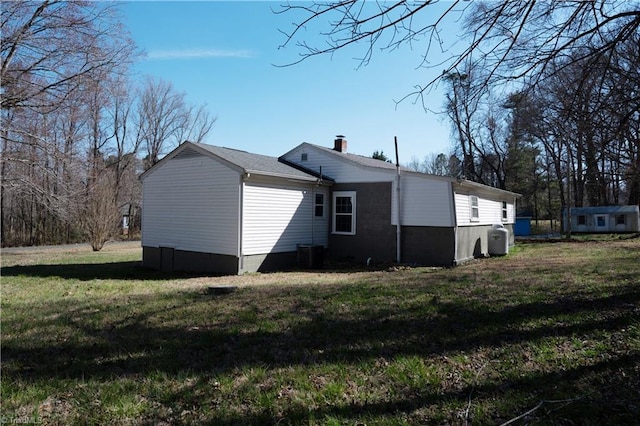 1473 Briarcliff Dr, Asheboro, NC 27205 - view of side of property with a lawn and central AC unit
