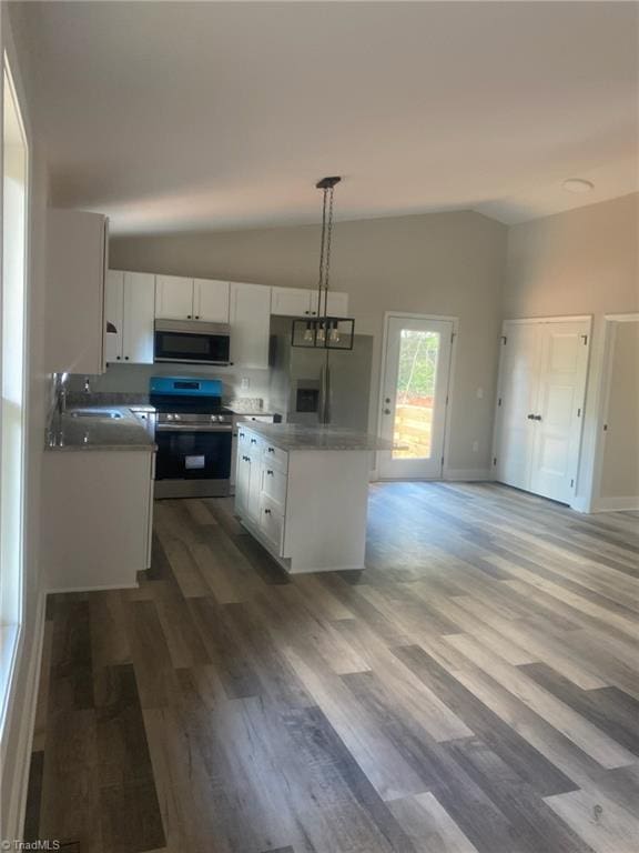 3077 Little Creek Dr, Thomasville, NC 27360 - kitchen featuring stainless steel appliances, lofted ceiling, white cabinets, and wood finished floors