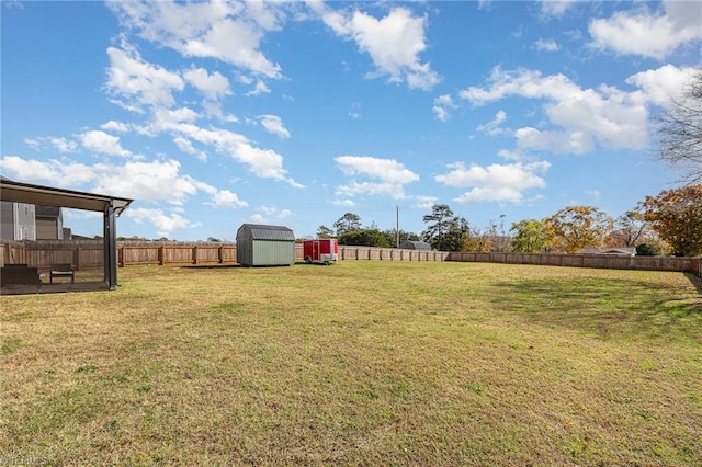 view of yard featuring a storage unit