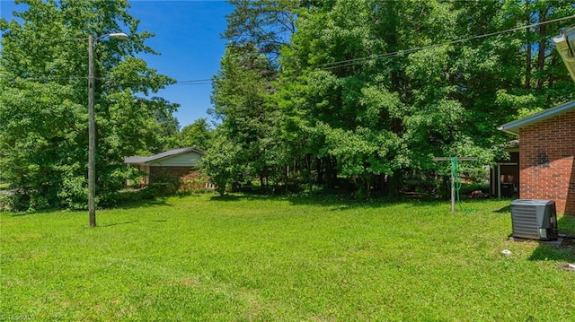 157 Blaze St, Winston-Salem, NC 27105 - view of grassy yard