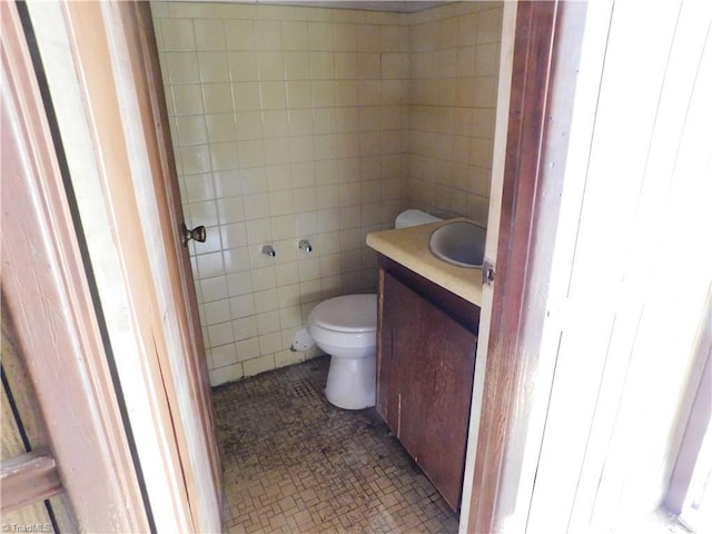 314 S Mccallum St, Candor, NC 27229 - bathroom featuring toilet, vanity, tile walls, and tile patterned floors