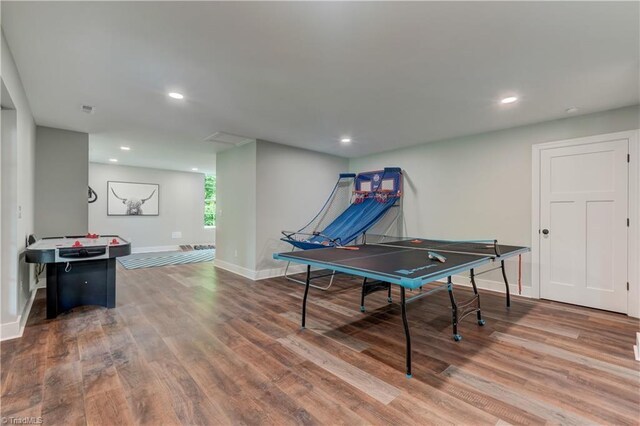 recreation room with baseboards, wood finished floors, and recessed lighting