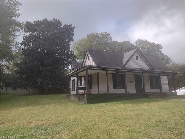 farmhouse inspired home with a front yard and a porch