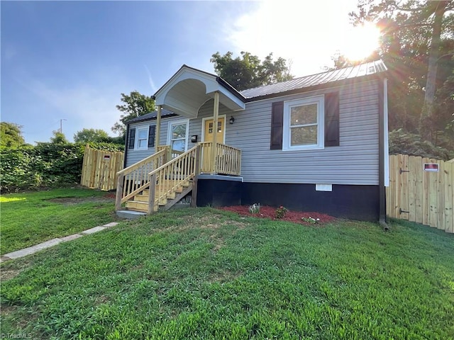 view of front facade featuring a front yard