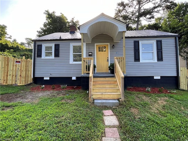 view of front of property with a front lawn