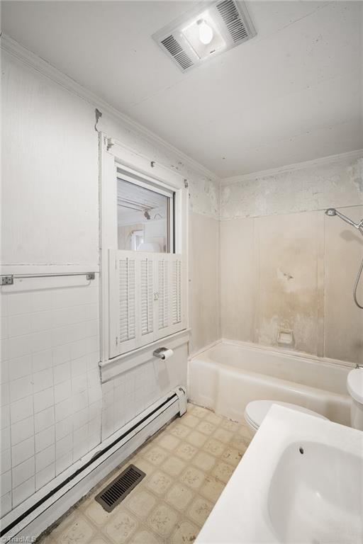 full bathroom featuring tiled shower / bath, ornamental molding, sink, and toilet