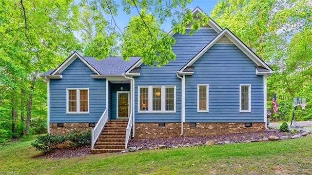 view of front of property with a front yard