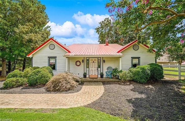 ranch-style home featuring a porch