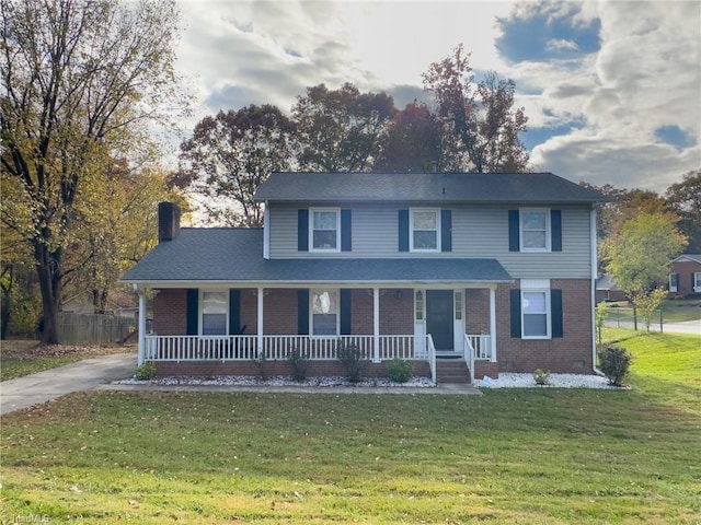 view of front of home featuring a front lawn and covered porch