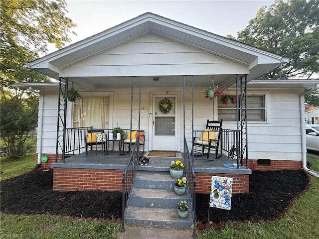 617 Hargrave St, Lexington, NC 27292 - bungalow featuring crawl space and covered porch
