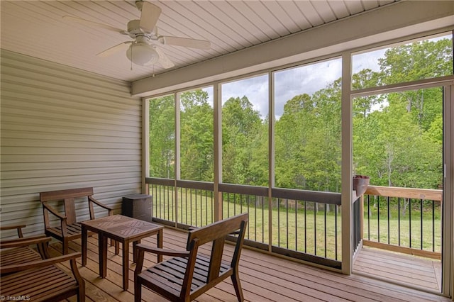 sunroom / solarium with ceiling fan
