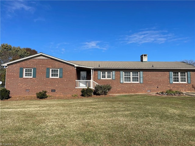 view of front facade featuring a front lawn