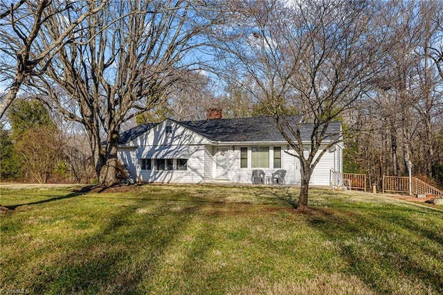 view of front of home with a front lawn