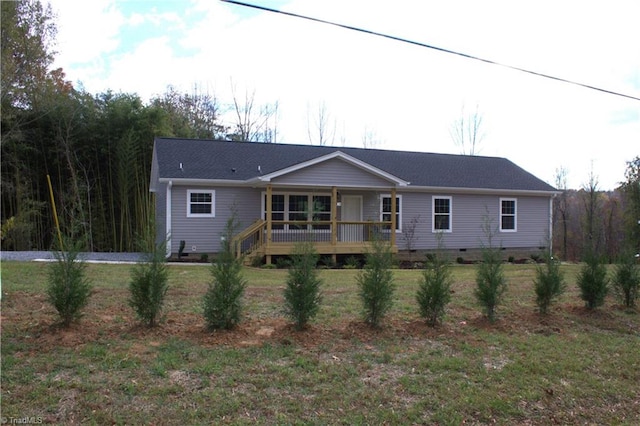 view of front of house featuring a wooden deck and a front lawn