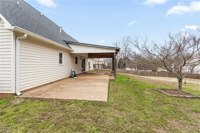 view of yard featuring a patio