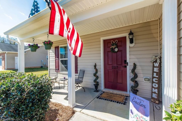 entrance to property featuring covered porch