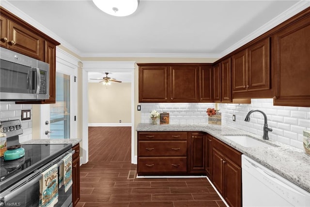 2305 Hunters Ridge Dr, Pleasant Garden, NC 27313 - kitchen with appliances with stainless steel finishes, a sink, dark wood finished floors, ceiling fan, and baseboards