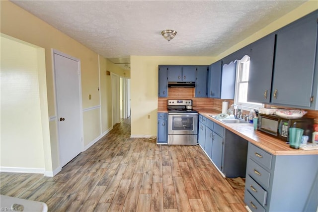 kitchen featuring sink, blue cabinetry, light hardwood / wood-style floors, a textured ceiling, and stainless steel range with electric cooktop