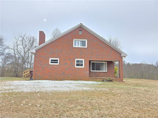 view of side of property featuring a yard