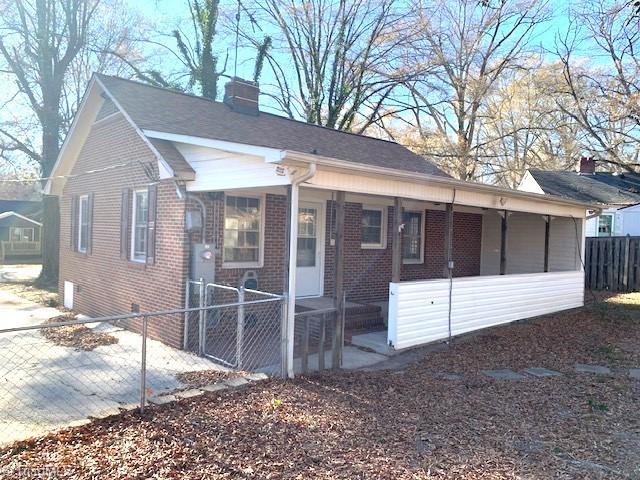 view of front of house featuring covered porch