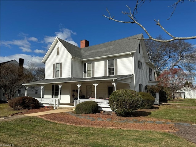 view of front of property featuring a front yard