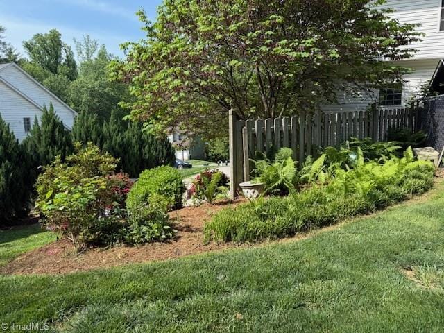 view of yard featuring fence