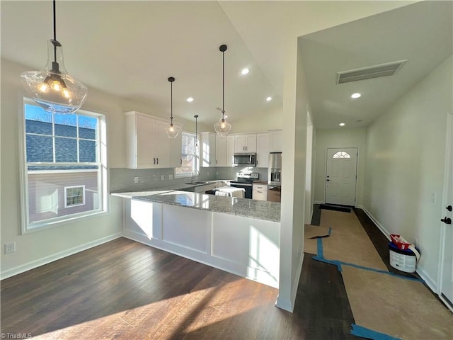 kitchen with kitchen peninsula, appliances with stainless steel finishes, dark wood-type flooring, sink, and white cabinets