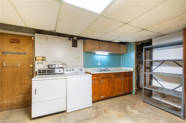 laundry area featuring cabinets, sink, and washing machine and clothes dryer