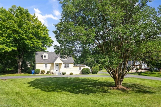 3231 Arlington Dr, Winston-Salem, NC 27103 - cape cod house featuring a front yard