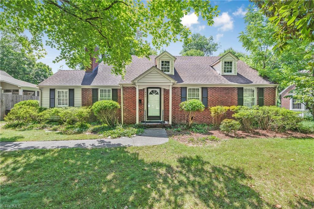 450 N Avalon Rd N, Winston-Salem, NC 27104 - cape cod house with a front lawn