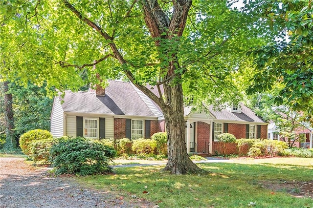 view of front of house with a front yard