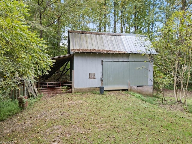 view of outdoor structure featuring a lawn