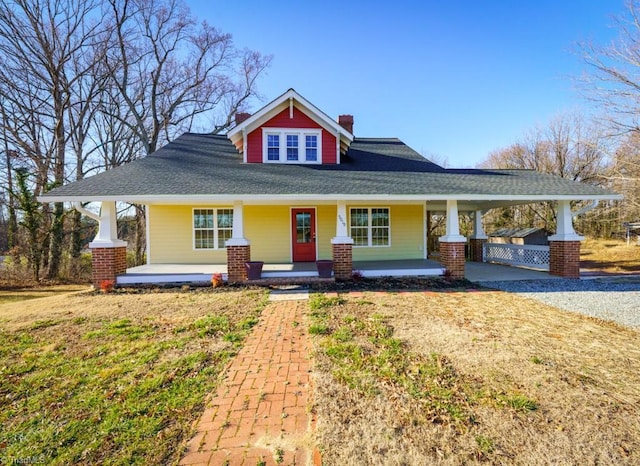 view of front of home featuring covered porch and a front lawn