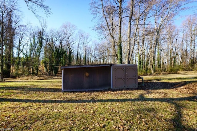 view of outdoor structure featuring a yard