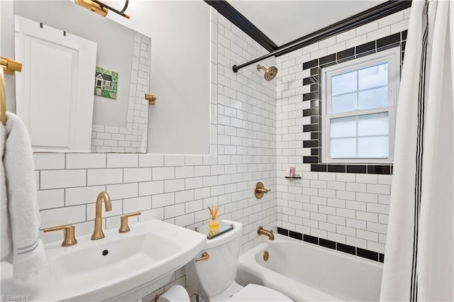 full bathroom featuring sink, crown molding, shower / bath combination with curtain, toilet, and decorative backsplash