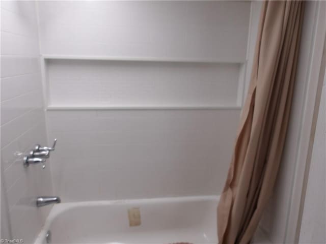 full bath with shower / bath combo