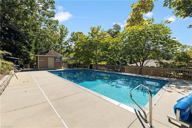 view of swimming pool with an outdoor structure