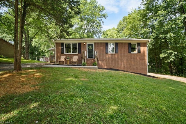 4918 Kaysboro Dr, Winston-Salem, NC 27105 - ranch-style home featuring a front lawn and brick siding