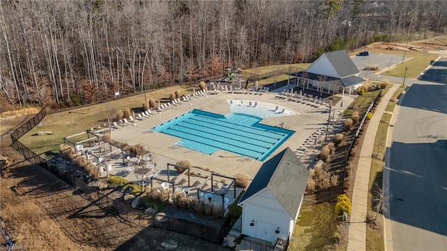 view of swimming pool