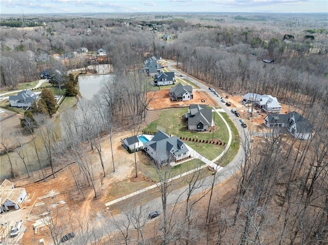 birds eye view of property featuring a forest view