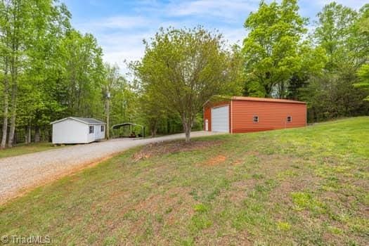 view of yard with an outbuilding and a garage