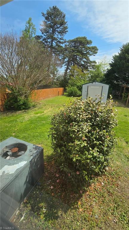 view of yard featuring a storage shed and an outdoor structure