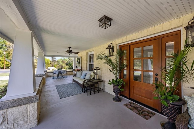 view of patio featuring covered porch and a ceiling fan