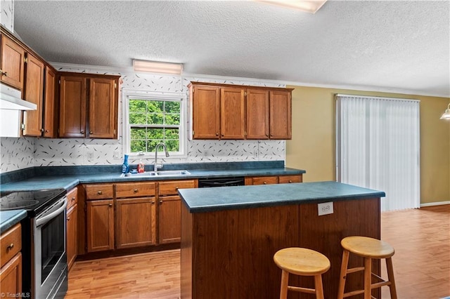 103 Forest Dr, King, NC 27021 - kitchen featuring stainless steel electric range, dark countertops, light wood finished floors, a textured ceiling, and ornamental molding