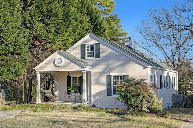 view of front of house featuring a front yard and covered porch