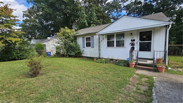 view of front of house with a front lawn