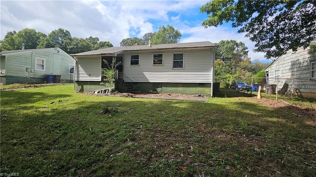 back of house featuring a lawn