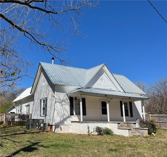 1328 W Ridge St, Ramseur, NC 27316 - view of front of home with a porch