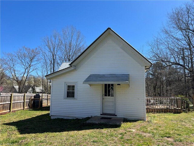 1328 W Ridge St, Ramseur, NC 27316 - clothes washing area with independent washer and dryer and dark wood finished floors