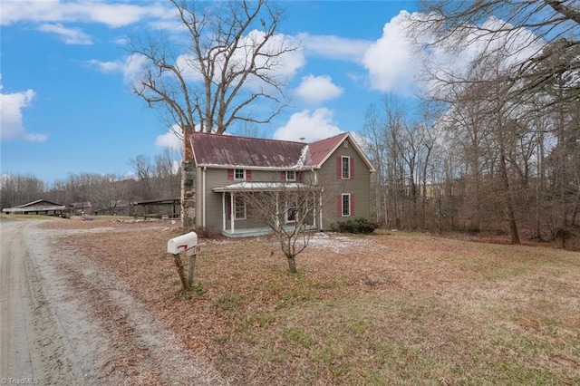 view of front of house with a front lawn